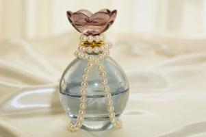 Perfume_and_pearls.jpg