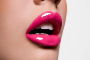 Pink_lips.jpg
