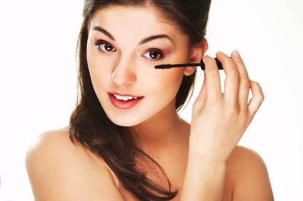 Model applying mascara