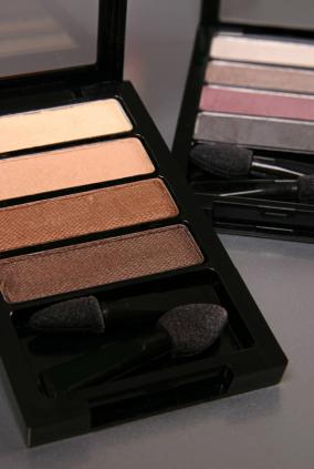 Eye shadow cases