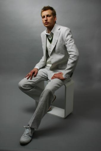 https://cf.ltkcdn.net/mens-fashion/images/slide/49367-566x848-Vest.jpg