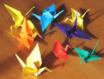 https://cf.ltkcdn.net/origami/images/slide/62966-600x457-Cranes.jpg