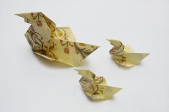 https://cf.ltkcdn.net/origami/images/slide/62971-600x399-Bird-Mother-and-Baby.jpg