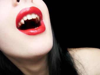 https://cf.ltkcdn.net/paranormal/images/slide/10970-800x600-Vamp-woman.jpg