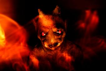 https://cf.ltkcdn.net/paranormal/images/slide/226231-704x469-Chupacabra-demon-illustration.jpg