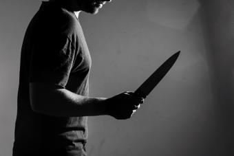 https://cf.ltkcdn.net/paranormal/images/slide/238446-850x567-man-with-knife.jpg
