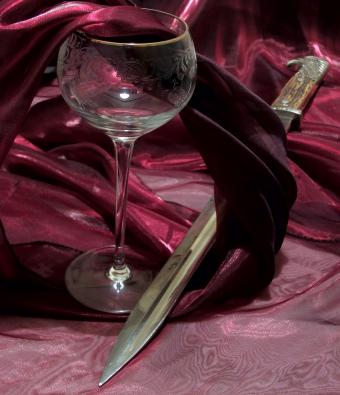https://cf.ltkcdn.net/paranormal/images/slide/240226-731x850-glass_and_dagger.jpg