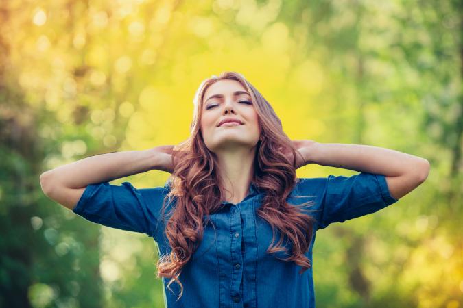 woman with yellow aura