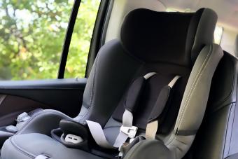 https://cf.ltkcdn.net/parenting/baby/images/slide/342077-850x566-baby-car-seat-1346266924.jpg