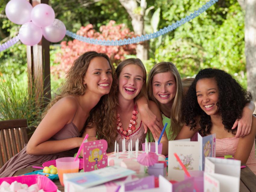 8 Creative Ways to Decorate With Streamers for a Fun Flair LoveToKnow