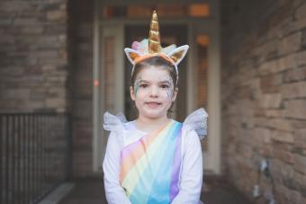 https://cf.ltkcdn.net/party/images/slide/281675-850x566-unicorn-headband.jpg