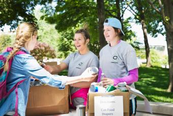 Collecting food in a food drive