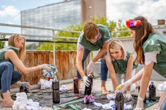 young people making tie dye clothes 