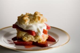 Strawberry shortcake dessert