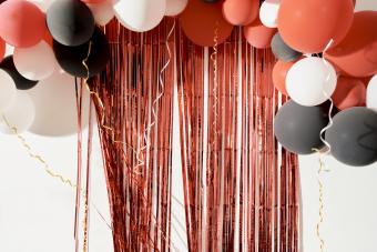 How to Hang Streamers for a Party (with Pictures), eHow