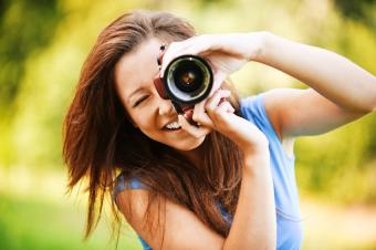 https://cf.ltkcdn.net/photography/images/slide/164658-850x565-taking-photographs.jpg