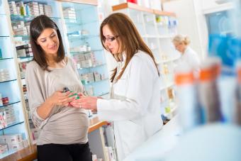 Pharmacist assisting Pregnant woman