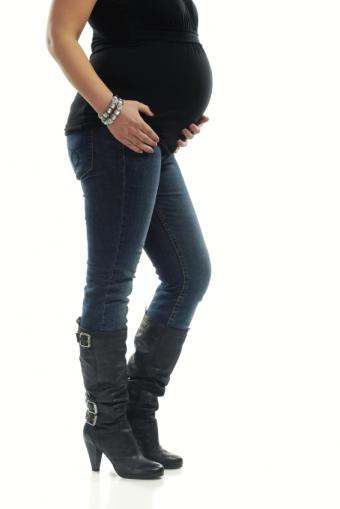 https://cf.ltkcdn.net/pregnancy/images/slide/157524-566x848r1-maternity-jeans.jpg