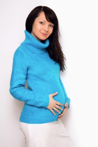 https://cf.ltkcdn.net/pregnancy/images/slide/157528-566x848r1-cozy-sweater.jpg