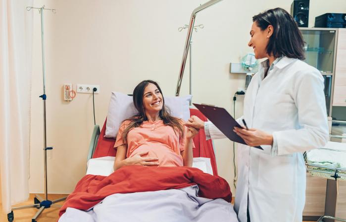 Pregnant woman talking to the doctor