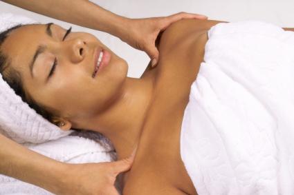 woman getting pregnancy massage