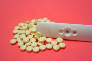 Pharmaceutical drugs with a pregnancy test