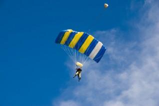 Story of a pregnant woman skydiving