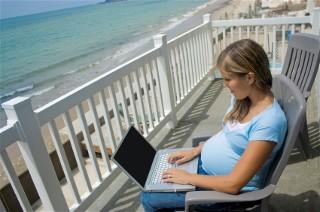 Woman participating in a pregnancy forum