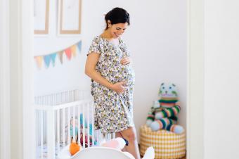 https://cf.ltkcdn.net/pregnancy/trimesters/images/slide/295076-850x566-talking-to-baby.jpg
