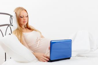 pregnant woman with laptop