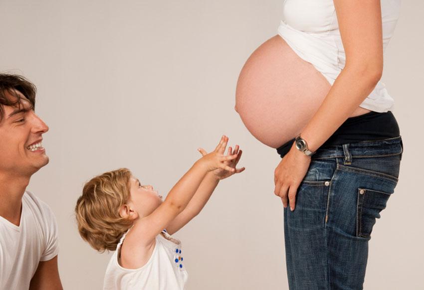 Very Pregnant Belly Gallery | LoveToKnow Health & Wellness