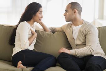 Pareja hablando