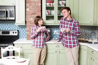 Pareja con camisas a juego