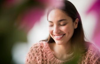 mujer sonriendo