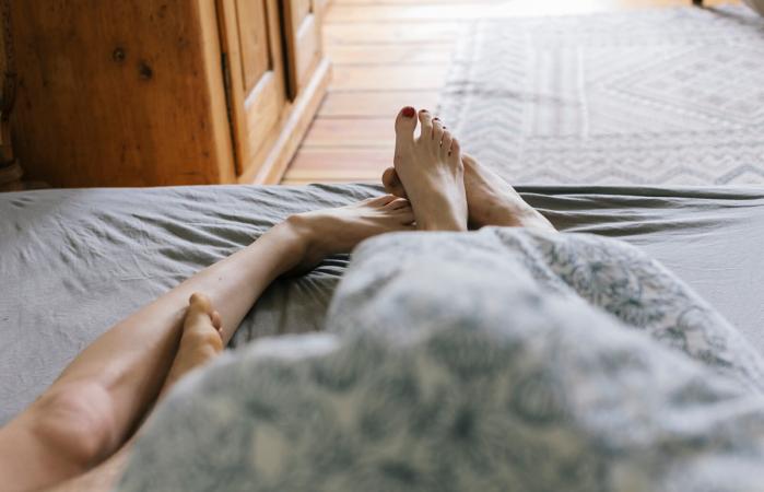 Pareja en la cama