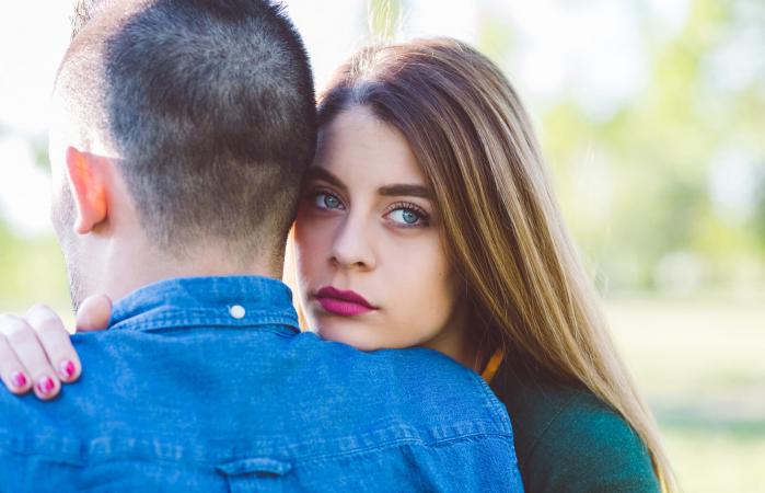 chica con cara triste