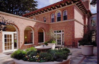 Vintage Golden Gate apartments | Photo Courtesy BAR Architects, ©2012 BAR Architects