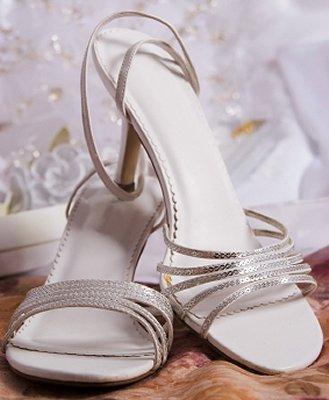 https://cf.ltkcdn.net/shoes/images/slide/28119-329x400-wedshoe11.jpg