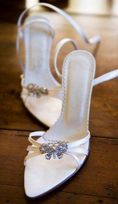 https://cf.ltkcdn.net/shoes/images/slide/28123-232x400-wedshoe2.jpg