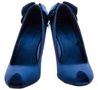 https://cf.ltkcdn.net/shoes/images/slide/28128-435x400-wedshoe12.jpg