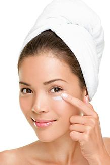 woman applying concealer