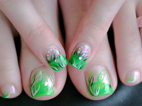 Beachy Nail Designs Lovetoknow Nautical Nails