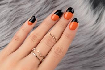 https://cf.ltkcdn.net/skincare/images/slide/281052-600x400-fall-nail-ideas-halloween.jpg