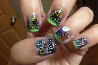 https://cf.ltkcdn.net/skincare/images/slide/281473-850x566-haloloween-nails-trick-treat.jpg