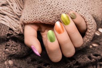https://cf.ltkcdn.net/skincare/images/slide/281498-850x566-halloween-nails-colorful.jpg