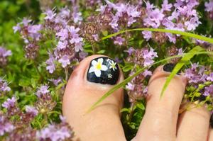 Pedicured toenails with flower designs
