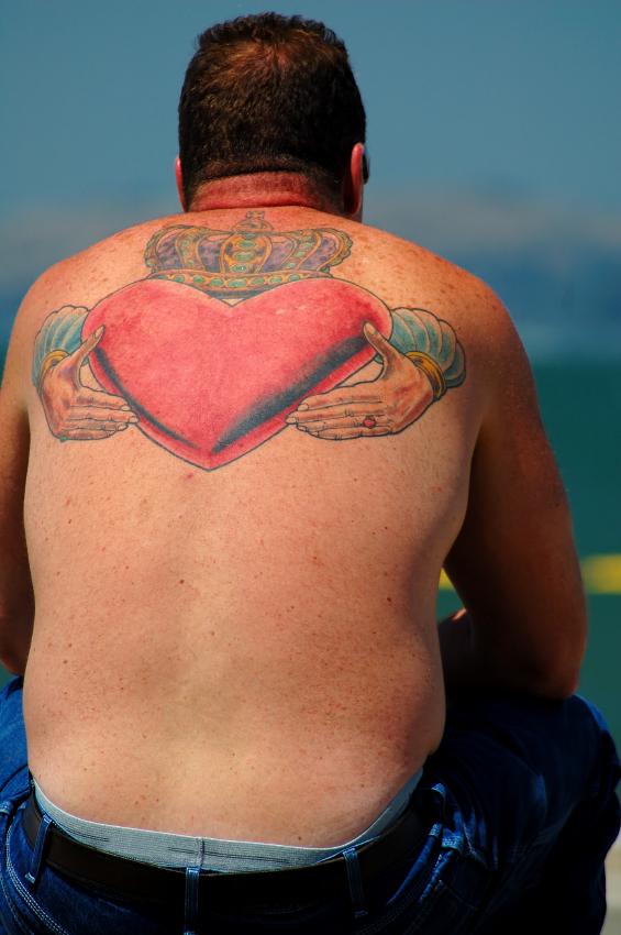 upper back tattoo photo gallery lovetoknow upper back tattoo photo gallery lovetoknow