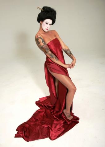 https://cf.ltkcdn.net/tattoos/images/slide/10900-605x850-geisha_with_tattoos.jpg