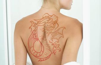 koi dragón tatuaje