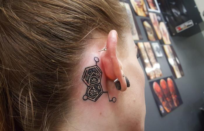 Tatuaje de oreja